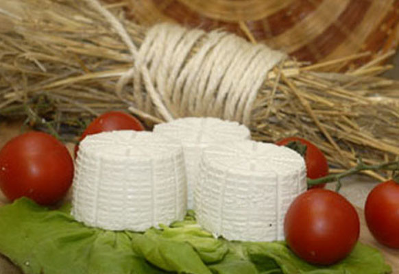 CUPOLE DI RICOTTA E CAVOLFIORE CON RADICCHIO AL SESAMO