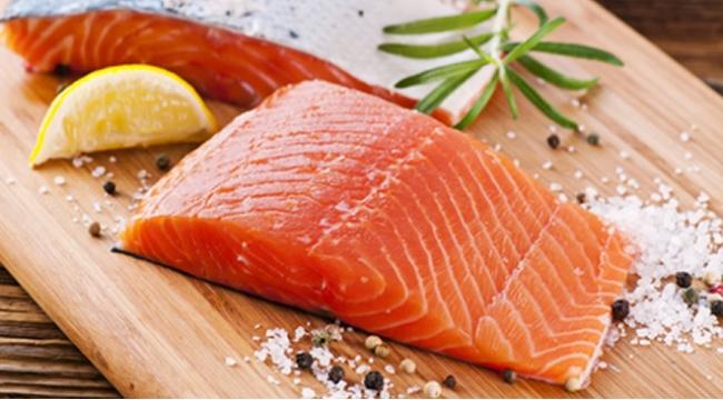 IL SALMONE FA BENE O FA MALE?